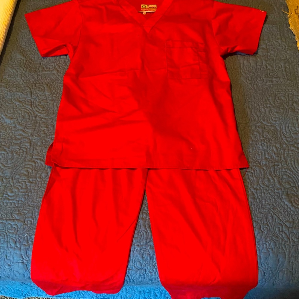 Wonderwork scrub set